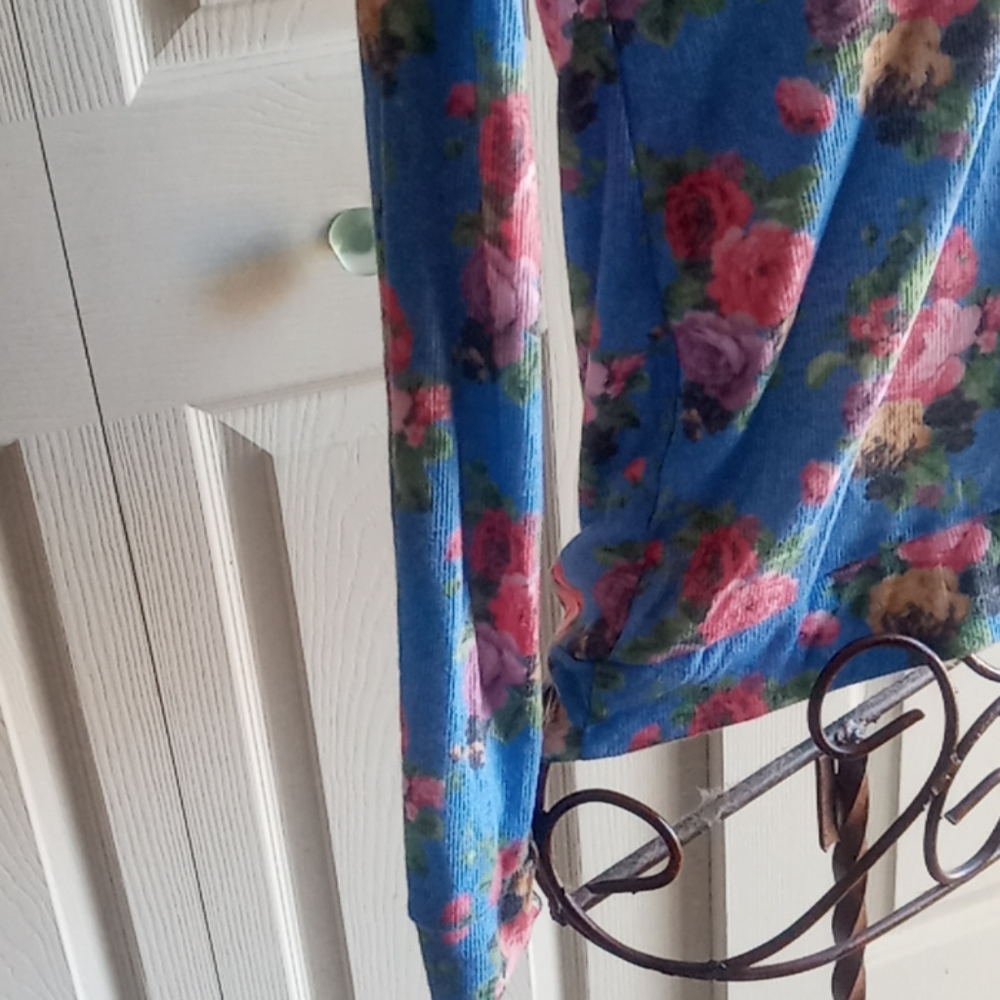 Top - Picture 3 of 7